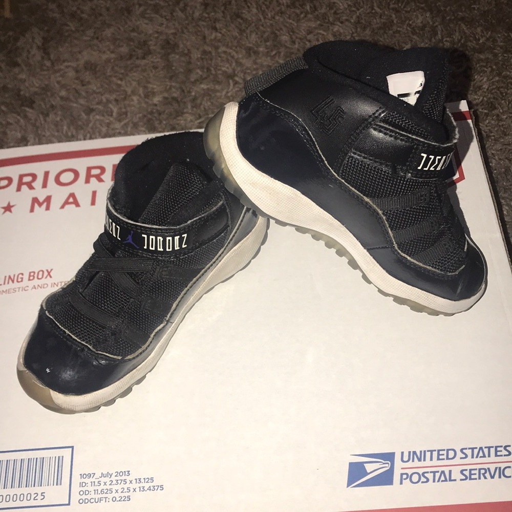 Preowned toddler retro 11s “space jam  2016”